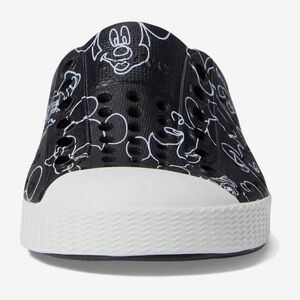 Native Shoes Kids
Jefferson Disney Print (Toddler) NEW!!